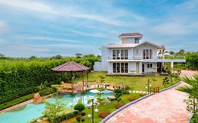 Stayvista At Serenity Farms With Pool, Lawn, Bonfire & Bbq