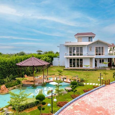 Stayvista At Serenity Farms With Pool, Lawn, Bonfire & Bbq Sohna Exterior photo
