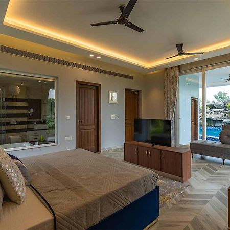 Stayvista At Serenity Farms With Pool, Lawn, Bonfire & Bbq Sohna Exterior photo