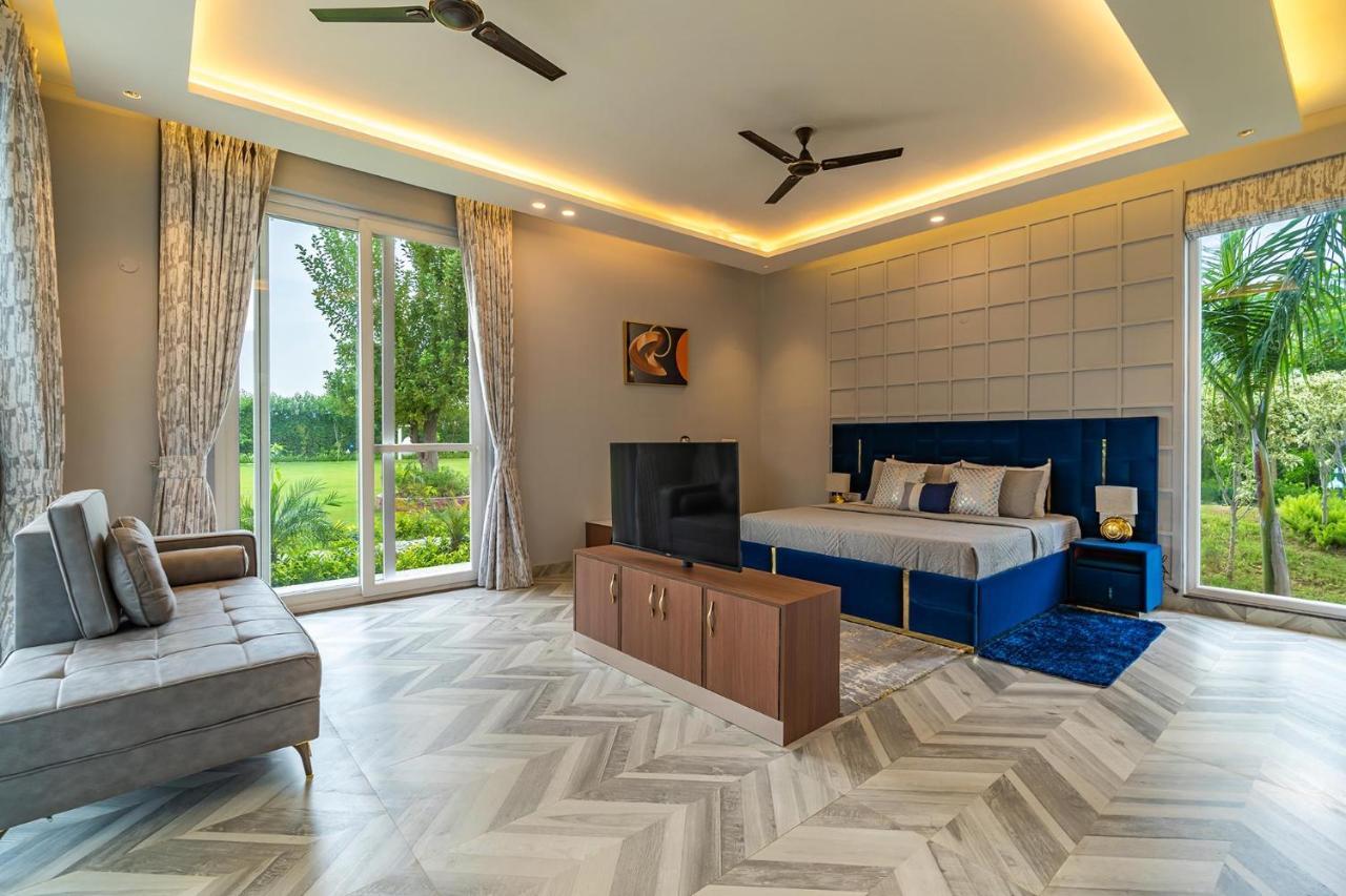 Stayvista At Serenity Farms With Pool, Lawn, Bonfire & Bbq Sohna Exterior photo