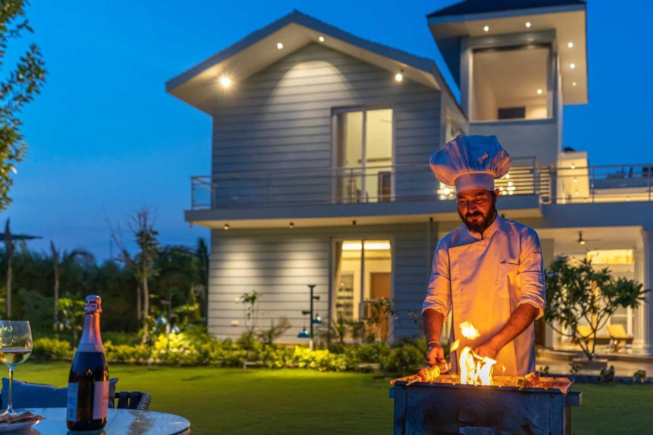 Stayvista At Serenity Farms With Pool, Lawn, Bonfire & Bbq Sohna Exterior photo