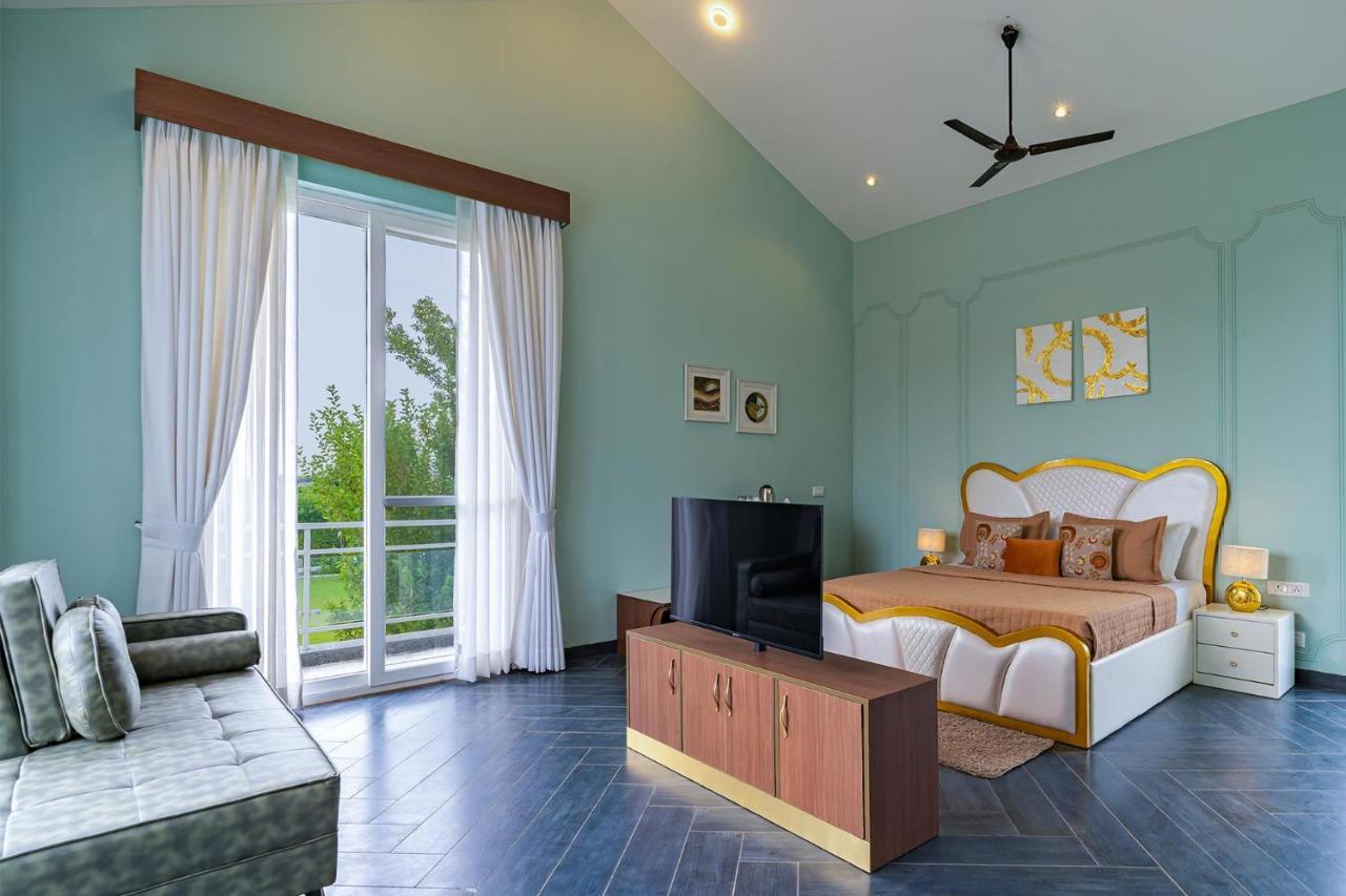 Stayvista At Serenity Farms With Pool, Lawn, Bonfire & Bbq Sohna Exterior photo