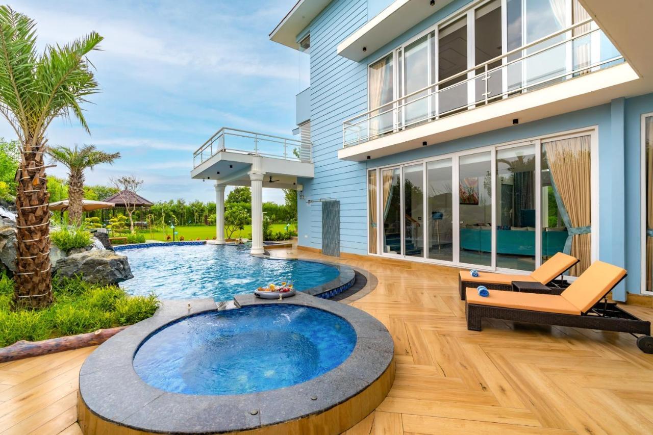 Stayvista At Serenity Farms With Pool, Lawn, Bonfire & Bbq Sohna Exterior photo