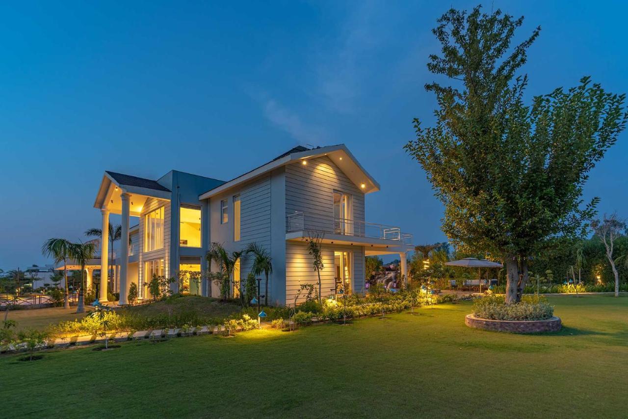 Stayvista At Serenity Farms With Pool, Lawn, Bonfire & Bbq Sohna Exterior photo