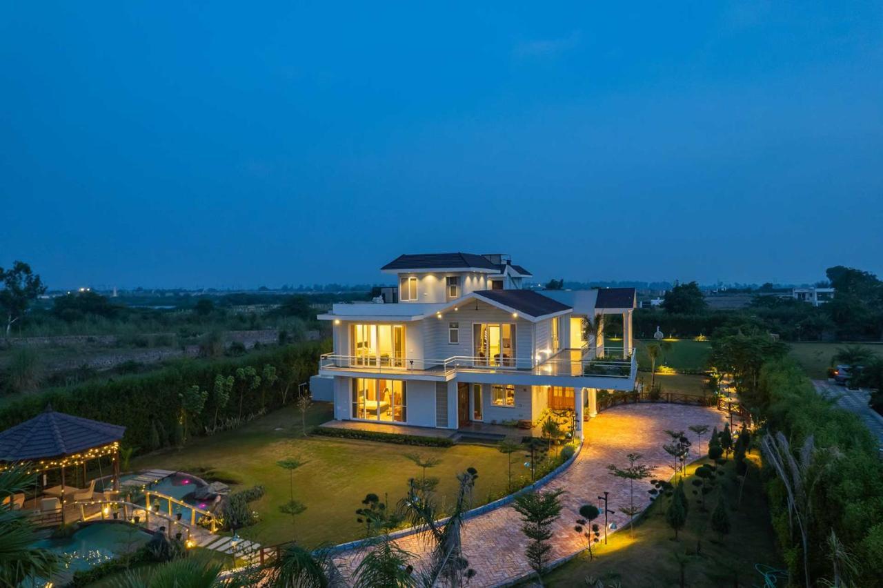 Stayvista At Serenity Farms With Pool, Lawn, Bonfire & Bbq Sohna Exterior photo