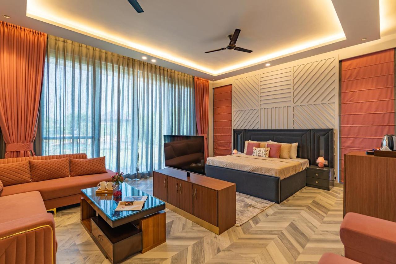 Stayvista At Serenity Farms With Pool, Lawn, Bonfire & Bbq Sohna Exterior photo