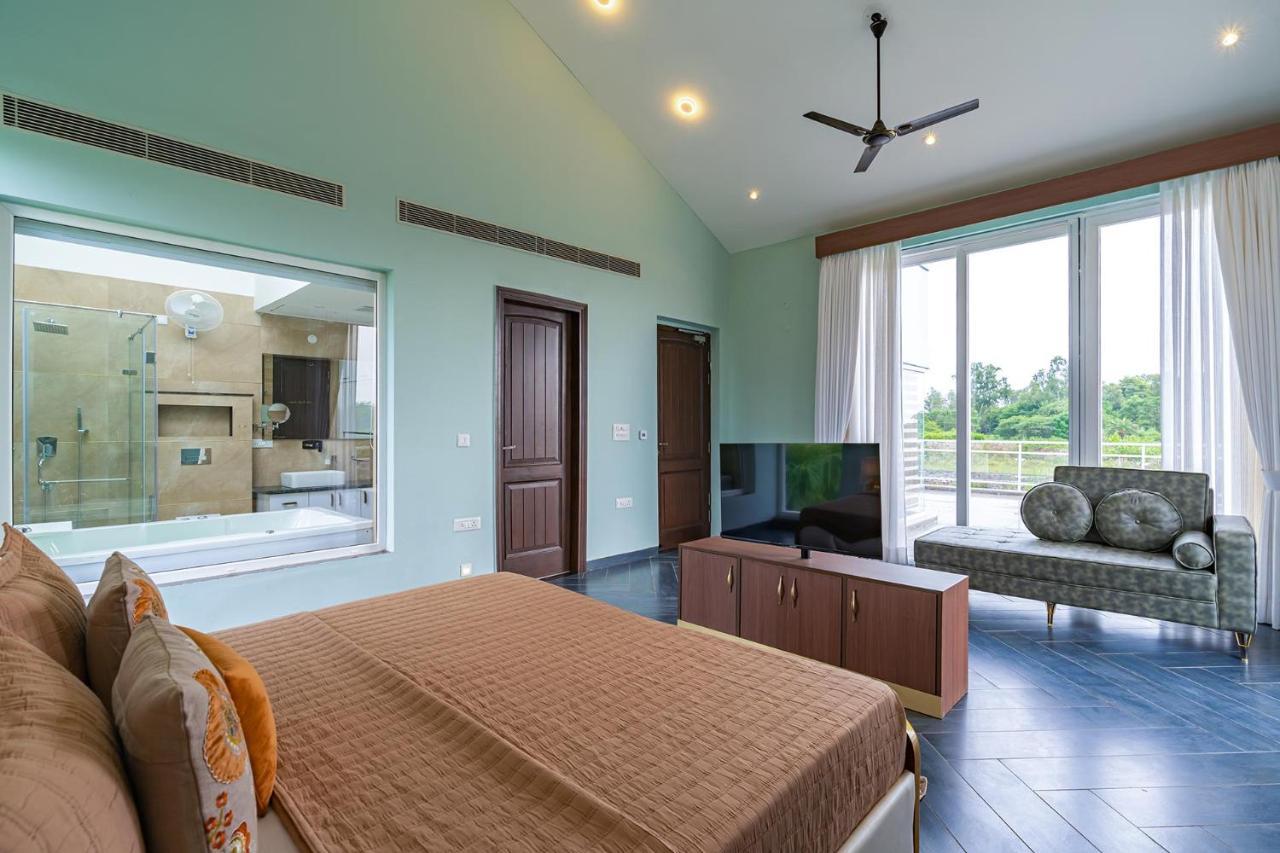 Stayvista At Serenity Farms With Pool, Lawn, Bonfire & Bbq Sohna Exterior photo